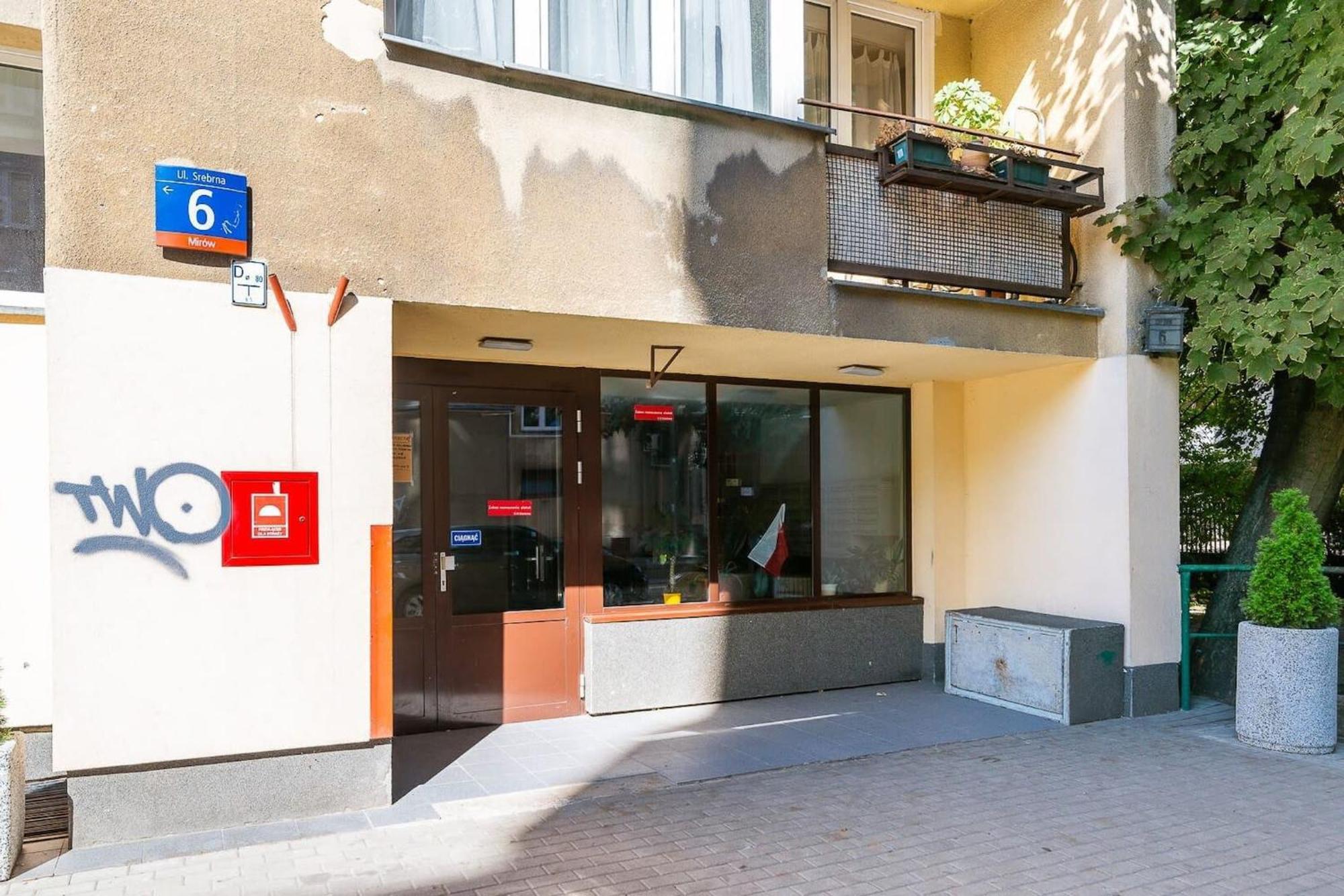 Navy Aesthetic Apartment With Balcony By Noclegi Renters Varsóvia Exterior foto